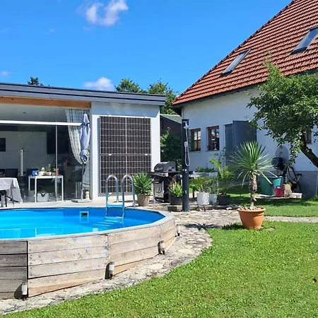 60 M² Ferienapartment Zentrumsnahe Mit Gartenbenutzung Apartman *