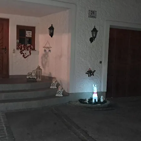 60 M² Ferienapartment Zentrumsnahe Mit Gartenbenutzung Apartament Steyr