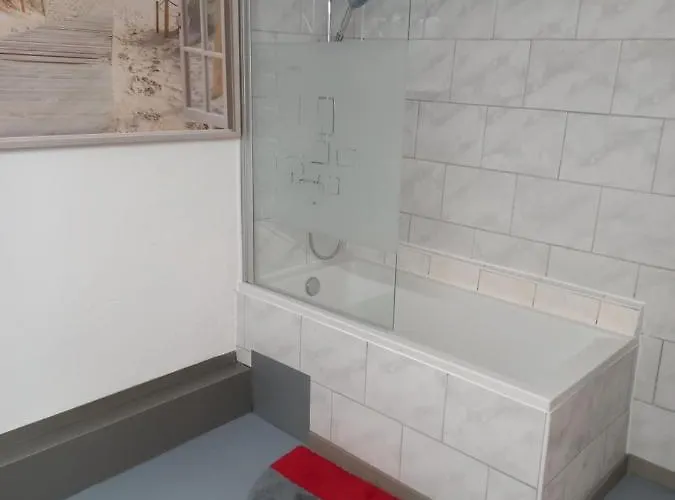 60 M² Ferienapartment Zentrumsnahe Mit Gartenbenutzung Διαμέρισμα