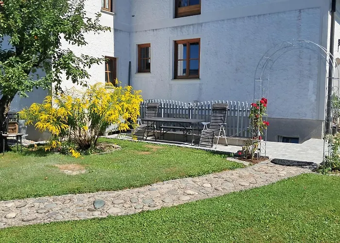 60 M² Ferienapartment Zentrumsnahe Mit Gartenbenutzung Διαμέρισμα