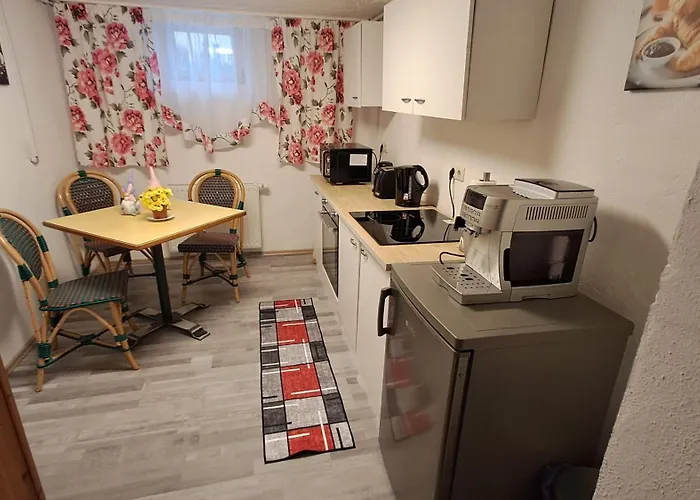 60 M² Ferienapartment Zentrumsnahe Mit Gartenbenutzung * Στάιρ