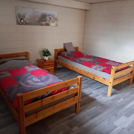 60 M² Ferienapartment Zentrumsnahe Mit Gartenbenutzung Apartmán