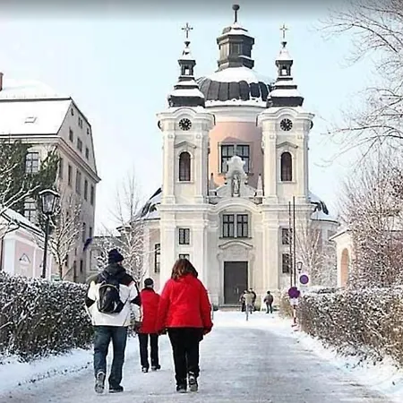 60 M² Ferienapartment Zentrumsnahe Mit Gartenbenutzung