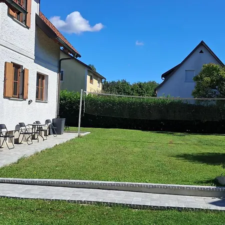 60 M² Ferienapartment Zentrumsnahe Mit Gartenbenutzung Steyr