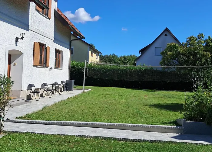 60 M² Ferienapartment Zentrumsnahe Mit Gartenbenutzung Steyr